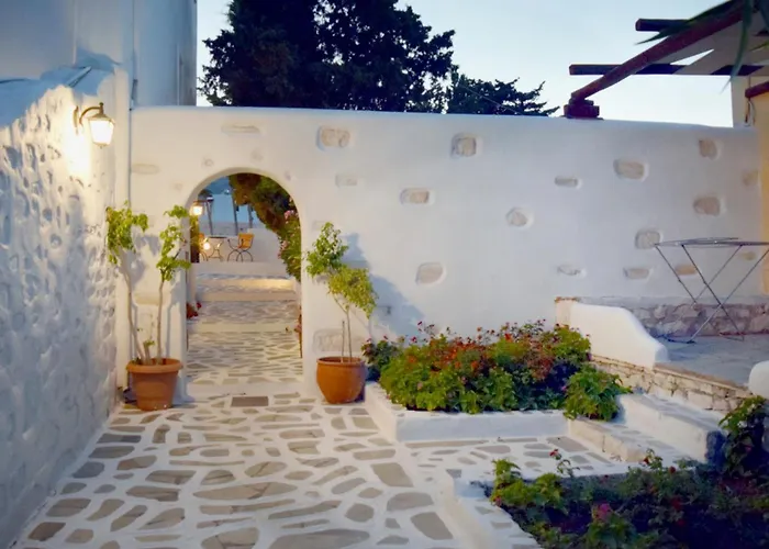 Tzane & - Steps Away From Golden דירה