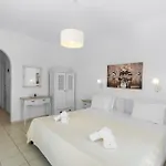 Tzane & - Steps Away From Golden Apartmán *