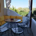 Tzane & - Steps Away From Golden Apartmán *
