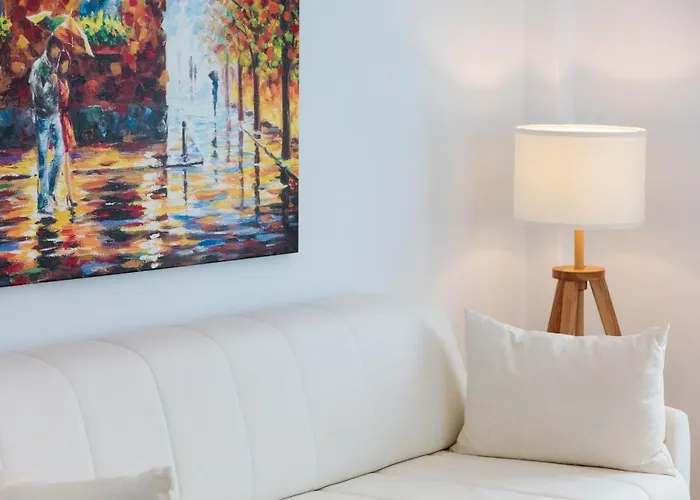 Lägenhet Tzane & - Steps Away From Golden *